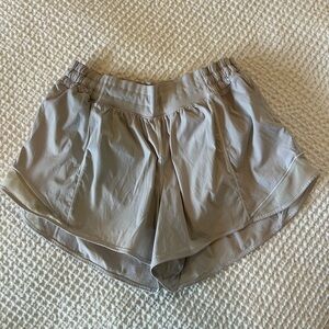 Lululemon Hotty Hot Low-Rise 2.5 Size 10